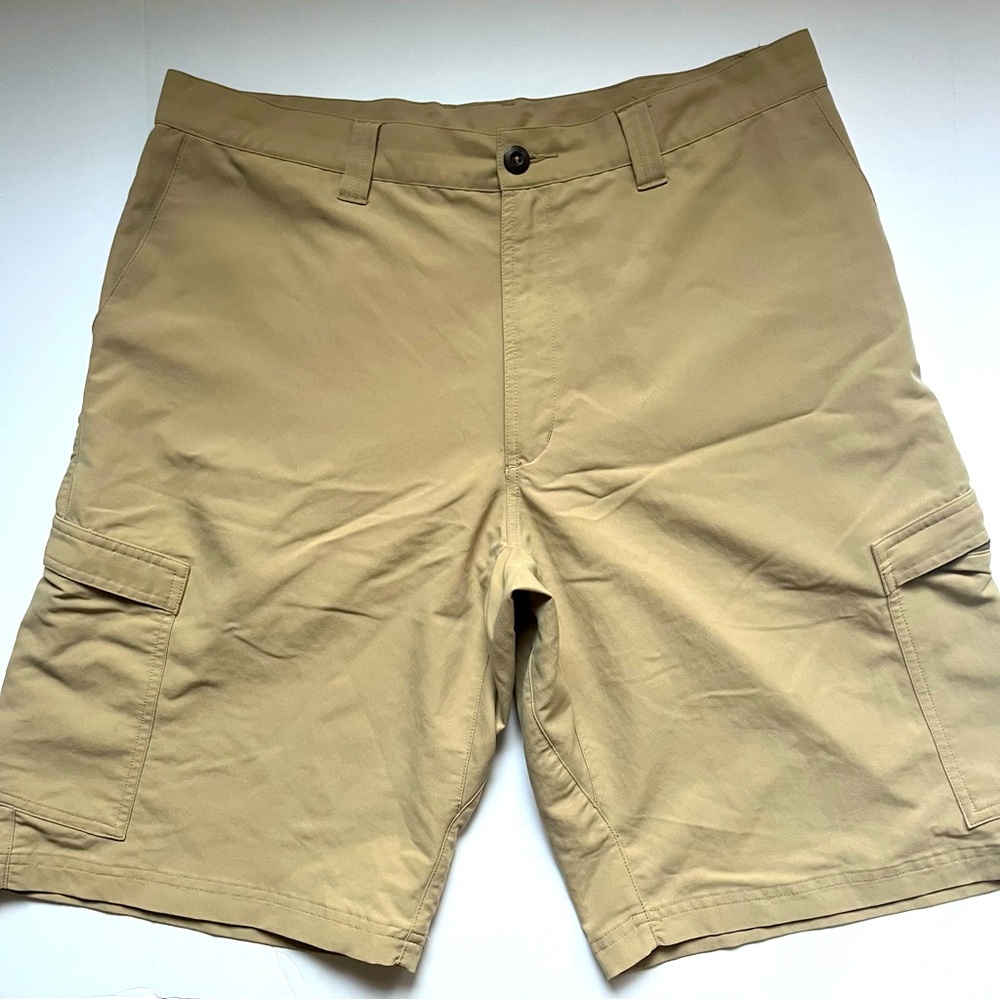 Patagonia men’s nylon polyester tan khaki shorts size 36
